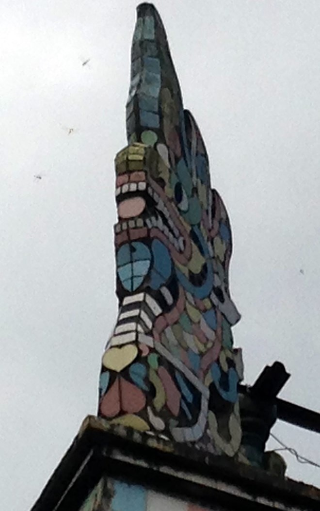 Tiểu tượng rồng cũng được óp tô, chén, đĩa