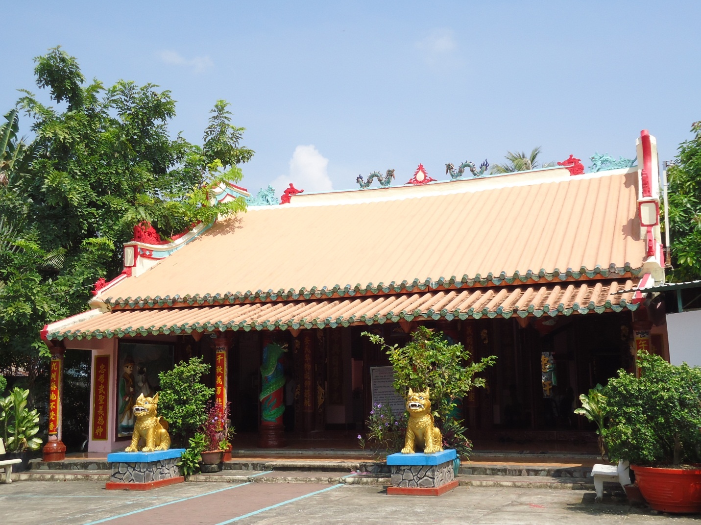 Chùa Năm Ông linh thiêng ở Hà Tiên.