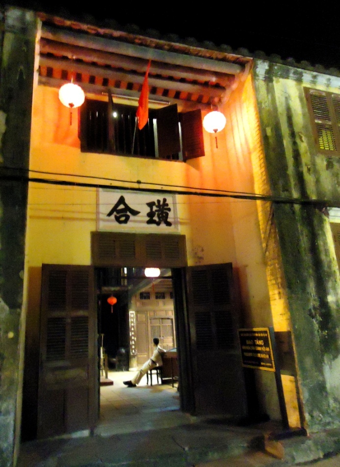 Thư giãn. Hình ảnh người gác đêm tại Bảo tàng Hội An, tôi ghi lại như một cách để kết thúc chuyến đi của mình.