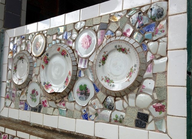 Đĩa kiểu được dùng trang khí vào những mảng tường...