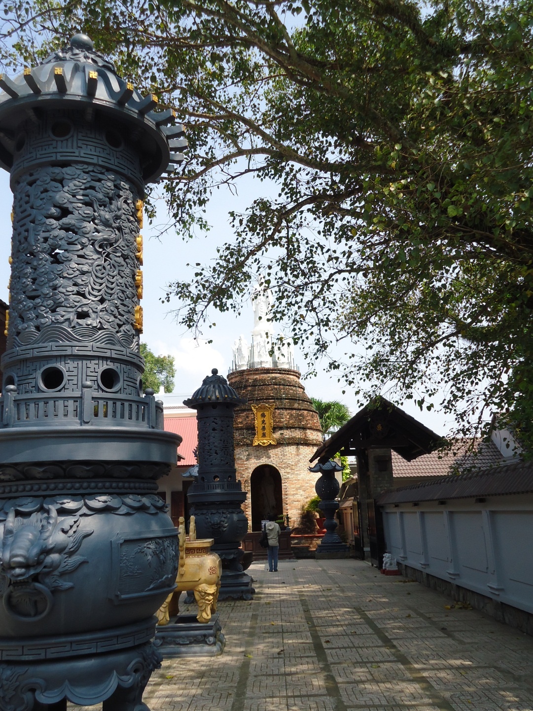 Chùa Lò Gạch sau khi trùng tu.