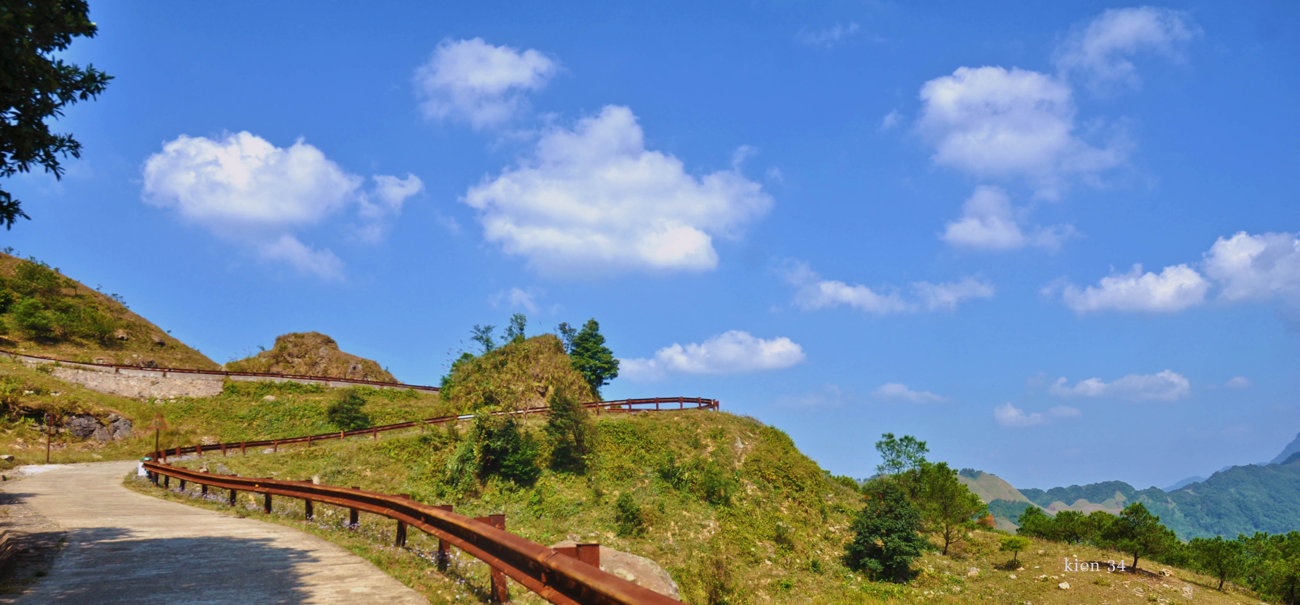 Không chỉ với những biệt thự  đường tới Mẫu sơn cũng mang lại nhưng cảm giác phiêu cho những Phượt thủ.