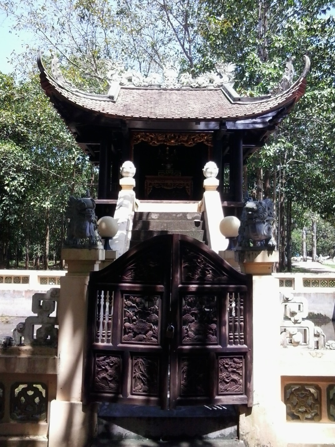 Phiên bản Chùa Một Cột tại địa đạo Củ Chi.