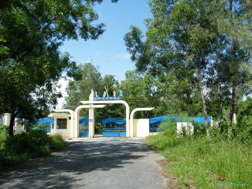 Cổng vào khu du lịch sinh thái Sân chim Bạc Liêu.