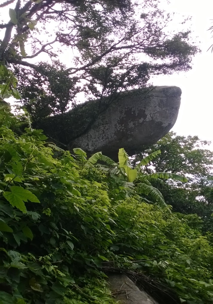 Hình tượng mũi tàu trên núi Bà Tây Ninh.
