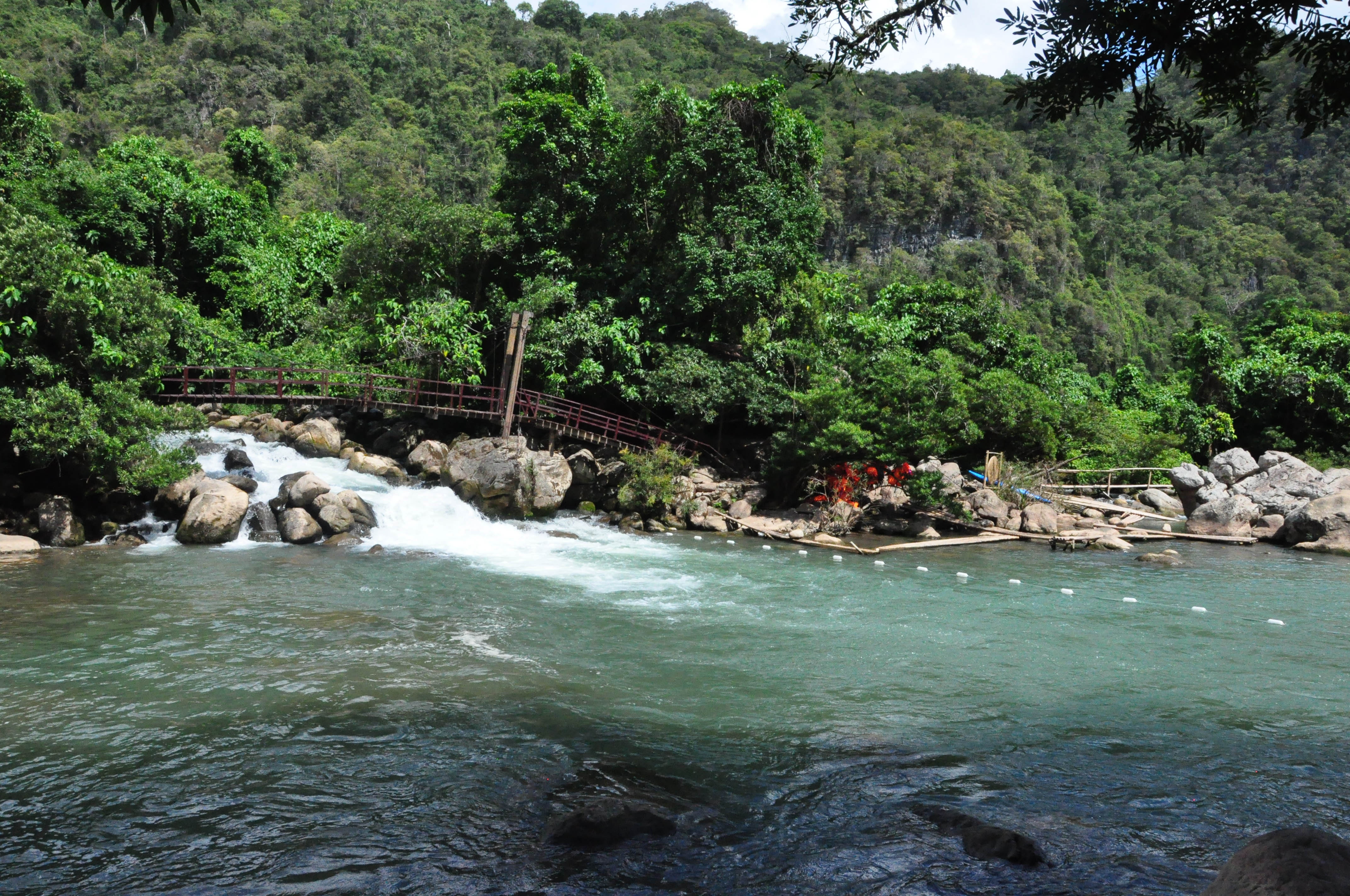 Suối nước Mooc.