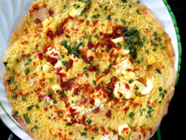 Nếu muốn ăn món này, bạn có thể ghé đến những xe bánh tráng nướng Sài Gòn thường tập trung quanh khu Hồ Con Rùa, trước cổng trường học, trước cổng đình Bình Khánh, đường Lương Định Của, Q.2 hoặc các công viên của thành phố vào buổi xế.