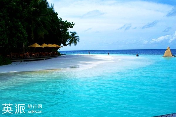 Nước Cộng hòa Maldives: Năm 2004, khi vùng đại dương Nam Á lên tiếng, 2/3 lãnh thổ Maldives bị chìm ngập. Tháng 10/2010, hội nghị nội các Maldives lại diễn ra dưới đáy biển. Các nhà khoa học đã đưa ra cảnh báo rằng, trong vòng 100 năm nữa, đất nước này sẽ không còn là nơi thích hợp cho con người sinh sống.  