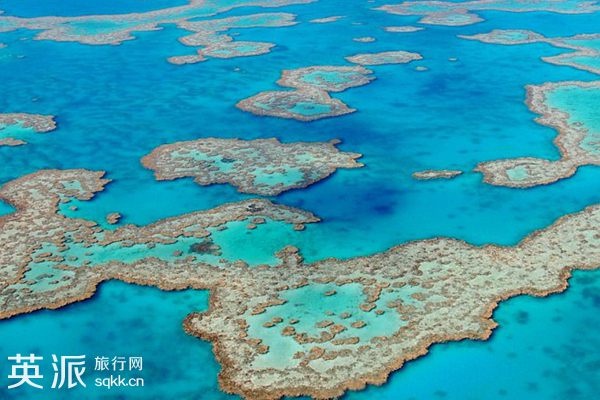 Great Barrier Reef (Úc): Được biết đến với cái tên Vườn Sinh vật Trên Biển, vậy mà san hô ở Great Barrier Reef có thể sẽ chết dần do khai thác không đúng mực. Một nhà khoa học chuyên nghiên cứu về khu vực này cho biết, việc trái đất nóng lên sẽ làm Great Barrier Reef biến mất hoàn toàn sau 20 năm nữa. 