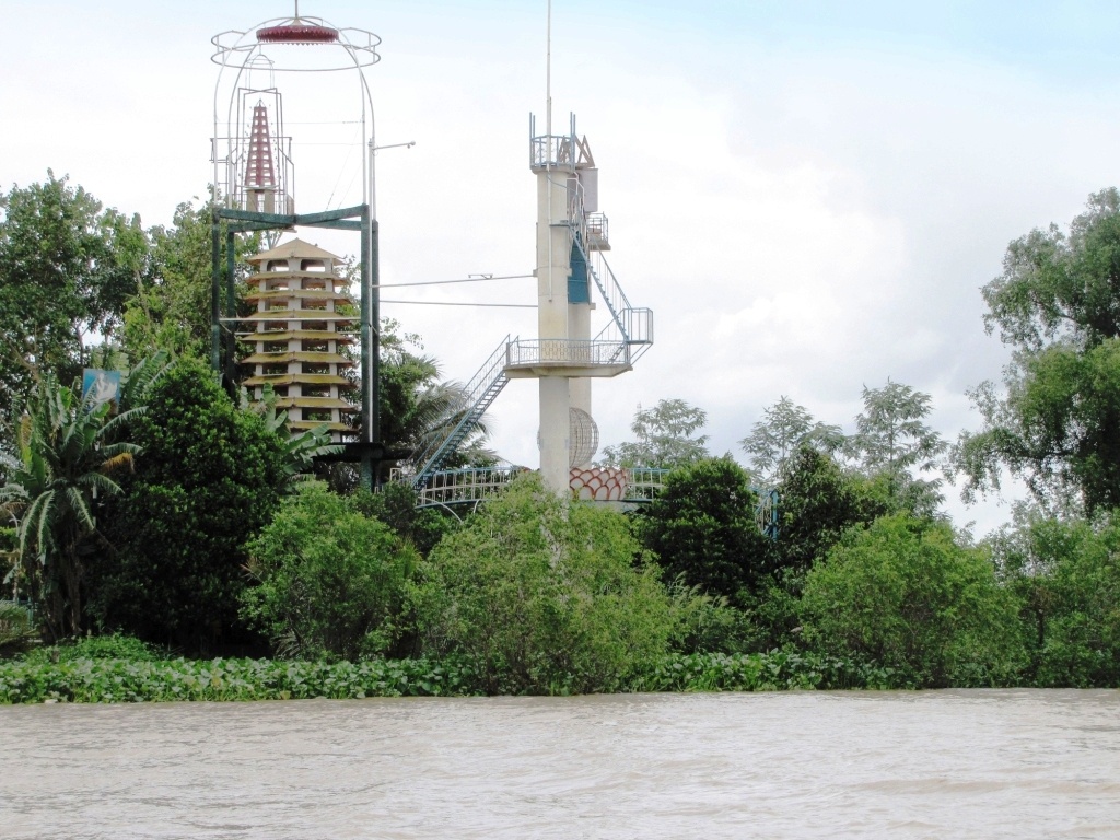 Người dân miền tây hiền hòa, chân chất tiếp đón chúng tôi như một người con xa quê mới về. Mọi thứ đã sẵn sàng để chúng tôi khám phá vùng đất trù phú này.