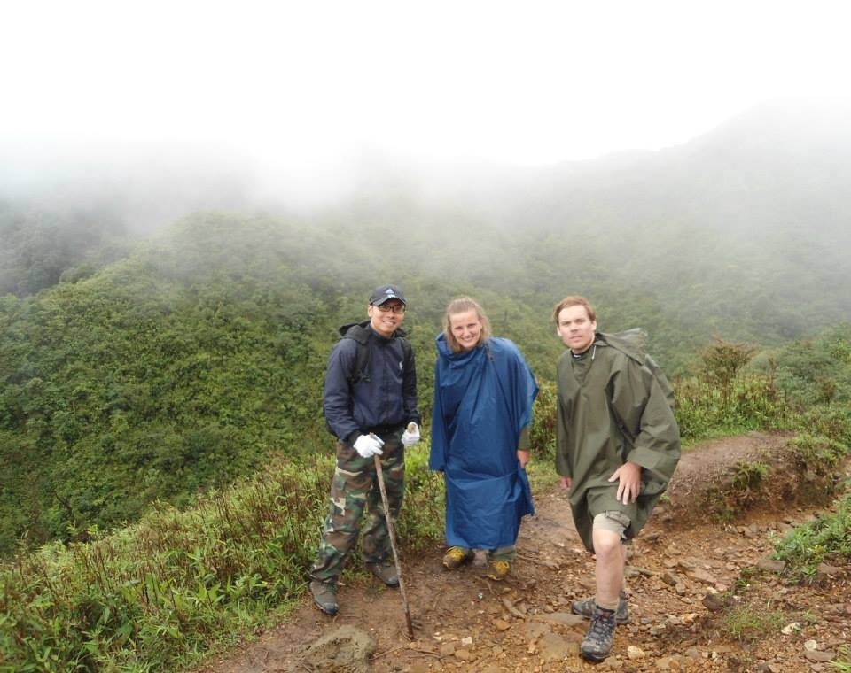 Tôi, Andrea và Job giữa đại ngàn Hoàng Liên. Ảnh: Anh Di.