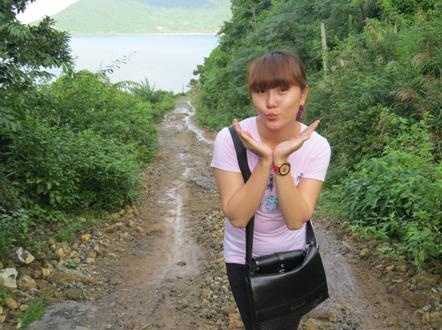 Con đường mòn dọc quanh đảo..