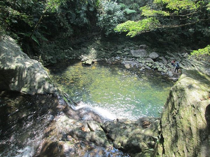 Một trong năm hồ tại vườn Quốc Gia Bạch Mã.