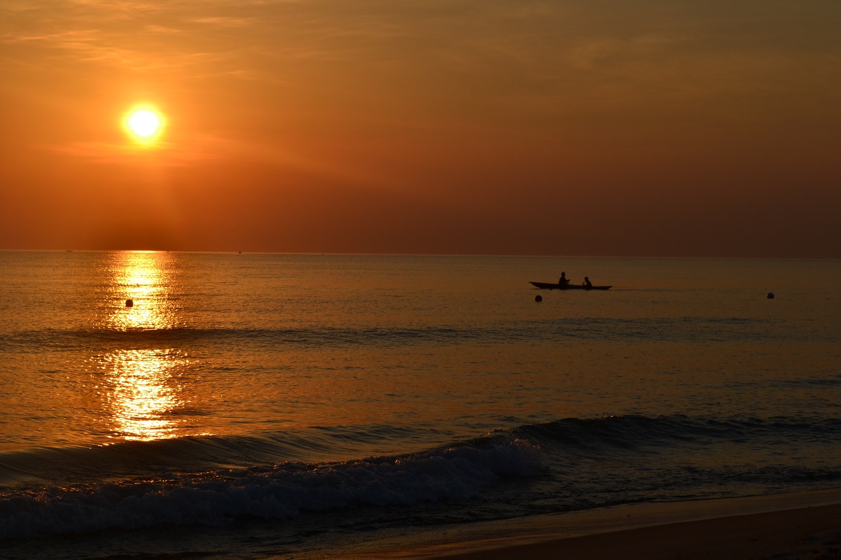 Bình minh về trên xứ Huế.