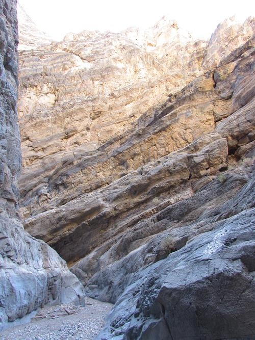 Qua chặng này, leo theo 2.5 dặm (khoảng 4000m) nữa là đến Mid Canyon (cũng thuộc Thung lũng Chết). Greg kể, tới điểm dừng này, ông đã leo tổng cộng 10 dặm (khoảng 16000m), và bắt đầu quay lại vị trí xuất phát. 