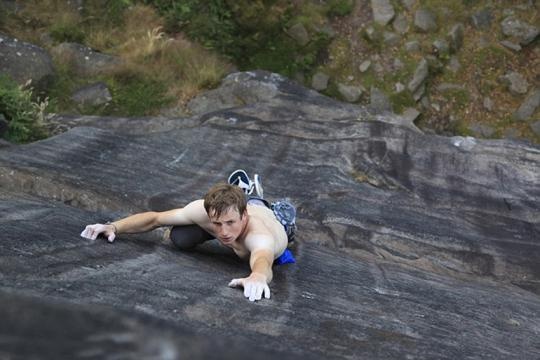 Leo nui lien tuc trong 23 tieng, chinh phuc do cao 1.800m hinh anh