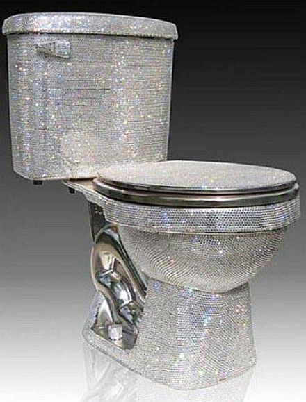 Tết Toilet Thế giới: Thời gian: Ngày 19/11. Địa điểm: Nhiều nơi. Nội dung: Ngày này được phát động bởi Tổ chức Toilet Thế giới, được Liên hợp quốc công nhận. Có hơn 20 quốc gia trên thế giới có những hoạt động như triển lãm nghệ thuật, tổ chức giải bóng đá,... vào ngày lễ này.  