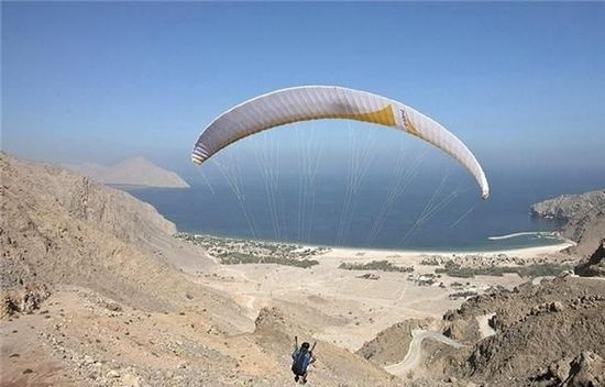 Nhảy dù, resort Six Senses Hideaway (Hi Lạp): Khách sạn sẽ làm bạn hoàn toàn thỏa mãn khi có thể nhảy dù với hướng luận viên chuyên nghiệp, còn gì thú vị hơn?