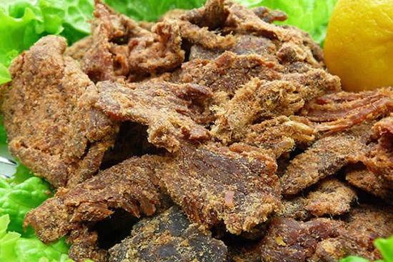 8. Thịt bò rừng khô: Bò rừng sống ở vùng cao nguyên tuyết dày tại độ cao 3.500m so với mặt nước biển, nên người ta gọi đây là thực phẩm siêu sạch. 