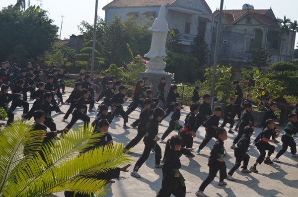 Lớp dạy võ cho các con em trong xã được duy trì đã 3 năm nay.