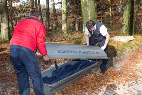 Phat hien hai cot da mat tich 86 nam tren nui Alps hinh anh