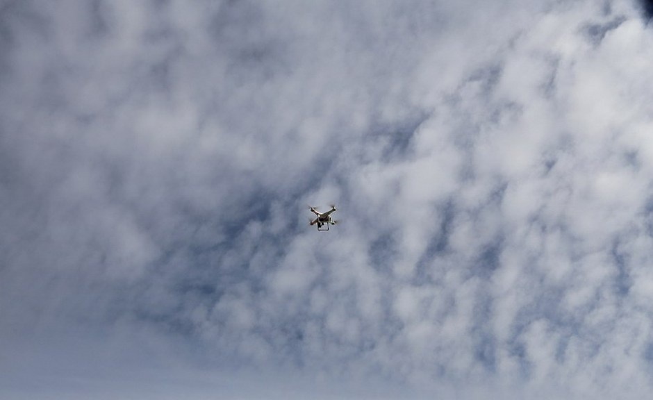 Một máy bay không người lái chụp lại những hình ảnh hiếm có này của anh từ không  trung. 