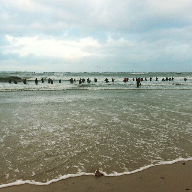 Người dân nơi đây bày tỏ, dù chỉ nhặt được những viên hổ phách nhỏ, họ cũng vẫn rất vui mừng, vì họ cho rằng, đây như món quà năm mới mà Thượng Đế ban cho họ. 