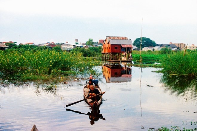 Canh yen binh cua ngoi lang nguoi Viet doc bo Bien Ho hinh anh