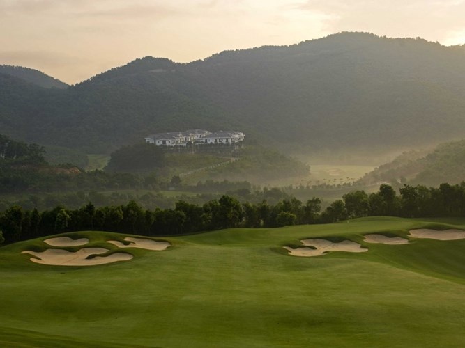 Mission Hills là cái nôi của sân golf ở Trung Quốc và tổ chức hàng trăm giải đấu golf quan trọng trên thế giới, bao gồm cả World Cup Golf và giải vô địch châu Á Amateur.