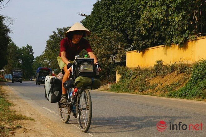 Chiếc nón lá anh mua ở Việt Nam