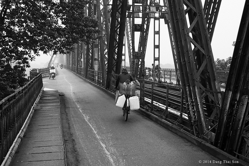 Cầu Long Biên.