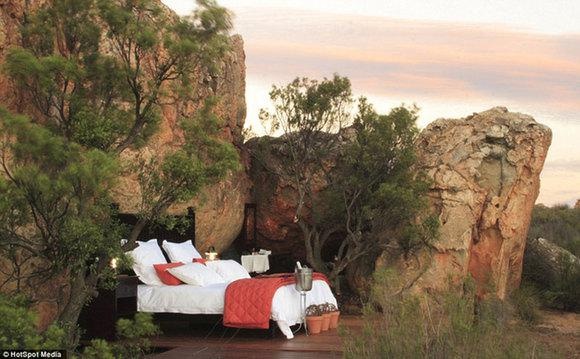 Ngoài ra, còn có phòng nghỉ lộ thiên, du khách có thể vừa ngắm sao vừa chìm dần vào giấc ngủ. 