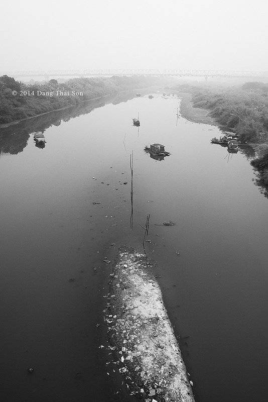 Một khúc sông mùa nước cạn.