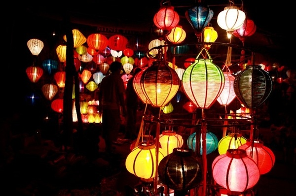 Tham cac pho den long ruc ro ngay Tet hinh anh