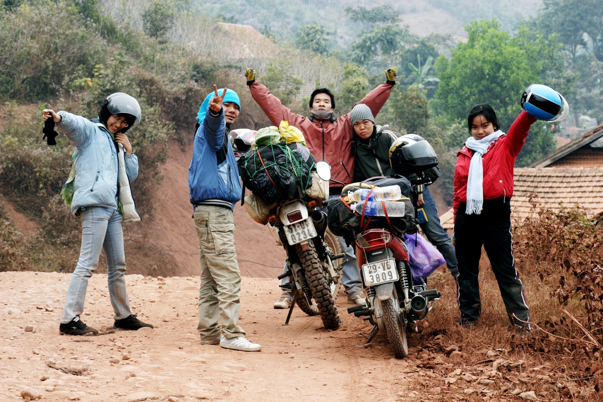Một nhóm bạn đam mê phượt. Ảnh Dulichdanang.