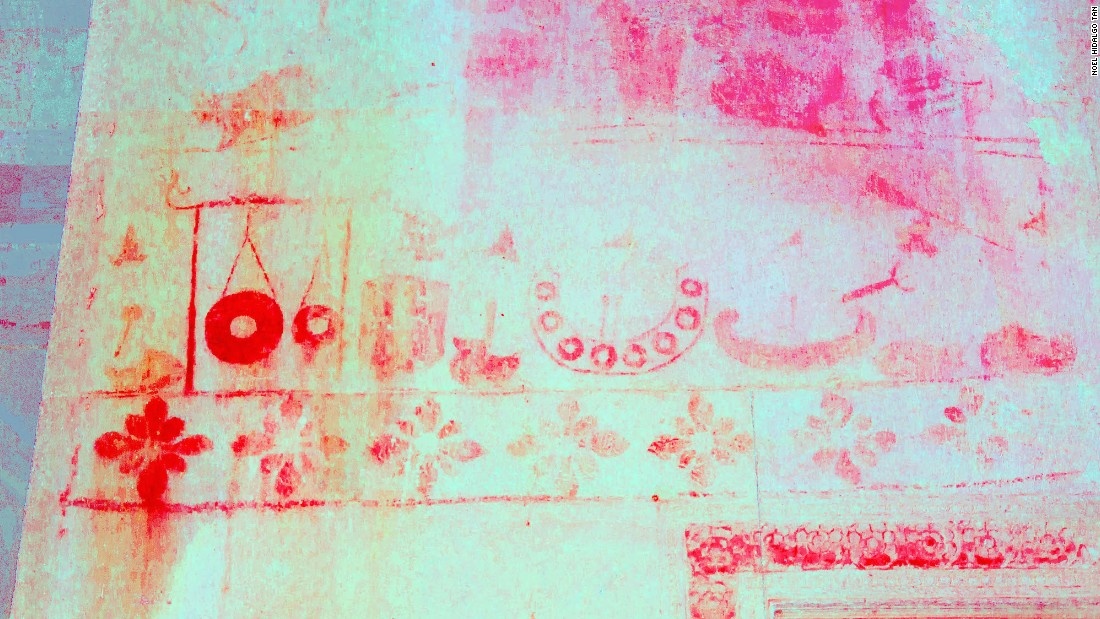 Thưởng thức nghệ thuật tuyệt vời ẩn giấu bên trong di tích hiện tại. Những hình ảnh vẽ trên tường về các vị thần, dụng cụ âm nhạc, động vật trong ảnh được nhà khảo cổ học Noel Hidalgo Tan phát hiện ra năm 2010. Có người cho rằng những tác phẩm này có từ đầu thế kỷ 16 sau khi Angkor sụp đổ. Những tác phẩm này nếu bạn không để ý tìm sẽ không nhìn thấy.