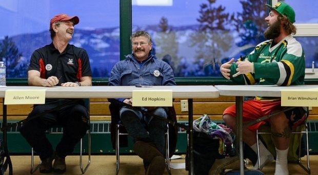 Cuộc thi năm nay thêm phần kịch tính do 4 quán quân trước đây, đều là người Alaska, đều tham dự. Trong số đó có Allen Moore, người đạt chức vô địch năm ngoái và năm kia và Lance Mackey, người 4 lần giữ vị trí quán quân từ năm 2005 – 2008. Ngoài ra có Brent Sass và Ed Hopkins. Hopkins đã điều khiển xe trượt tuyết chó kéo trong vòng 30 năm nay. 