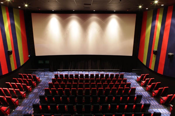 Lễ tình yêu năm nay, các bạn có thể chọn cho mình những bộ phim tình cảm lãng mạn hoặc những bộ phim hài nhẹ nhàng. Ảnh minh họa.