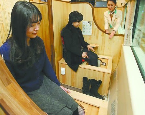 Tau hoa suoi am, massage cho du khach hinh anh