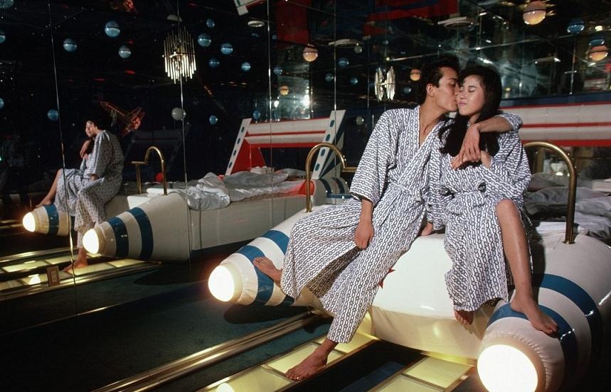 Ben trong cac khach san tinh yeu doc dao hinh anh