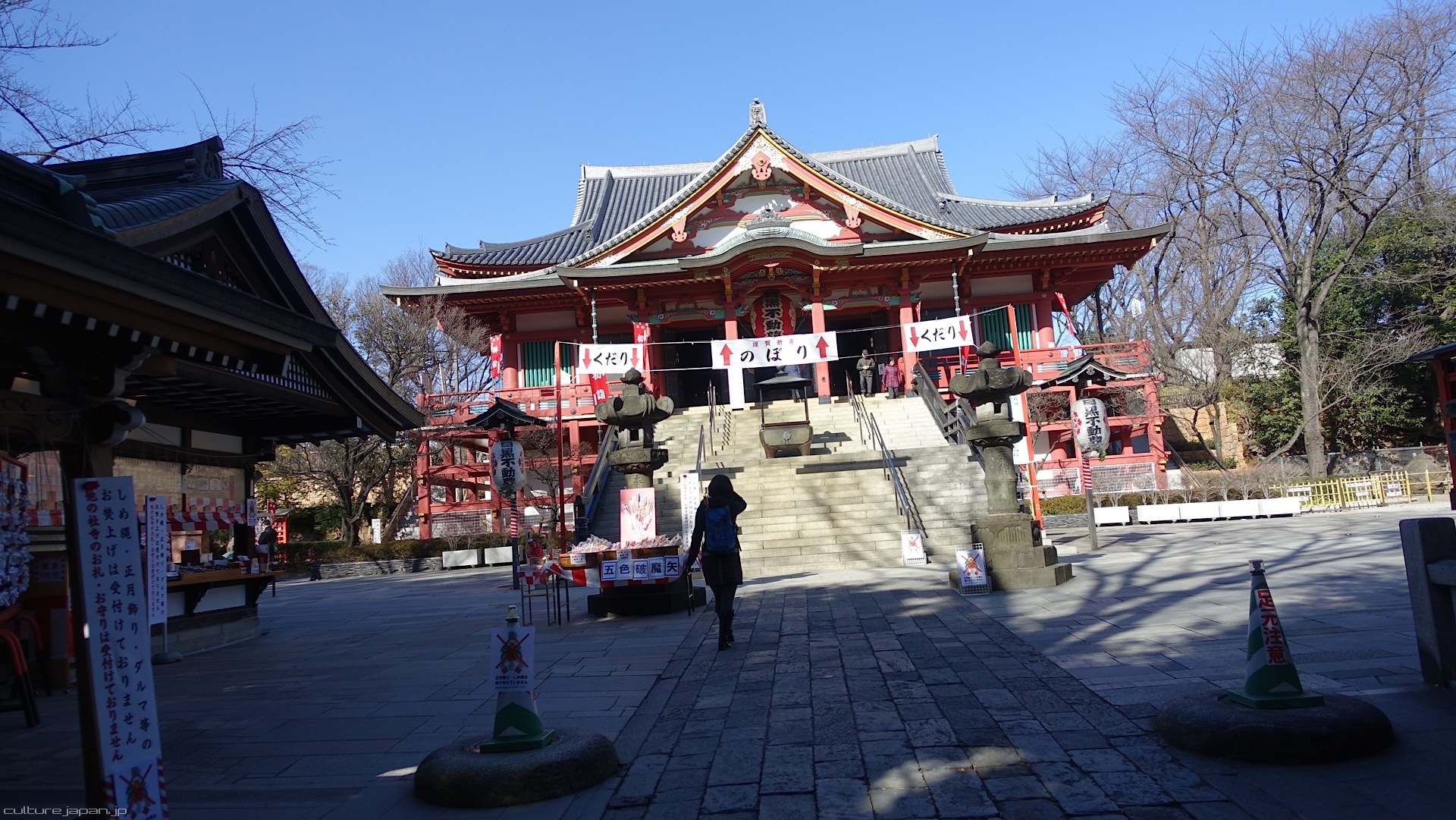 Ngôi chùa này có tên là Meguro Fudoson Ryusenji, nằm ở khu Meguro (Tokyo).