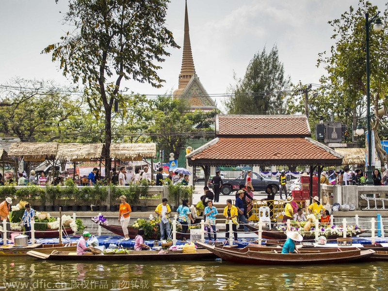 Phiên chợ chuyên bán đồ ăn điểm tâm ở Bangkok (Thái Lan) này mới bắt đầu từ hôm 12/2 vừa rồi, và sẽ kéo dài đến 1/3.