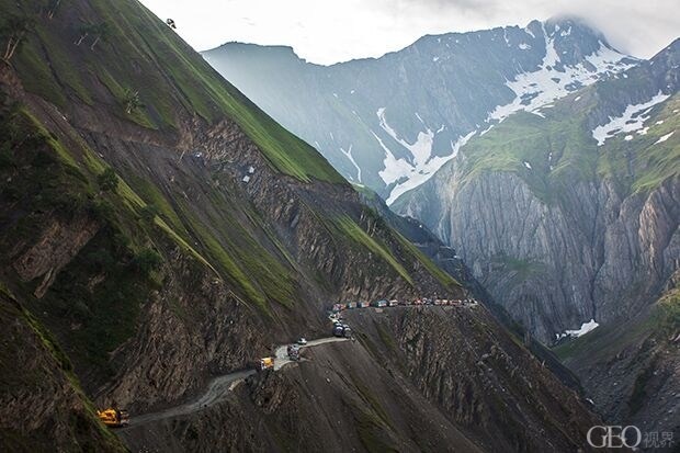 Khu Kashmir – phía Tây Nam dãy núi Himalayas, nằm ở độ cao 3,528m so với mực nước biển. 
