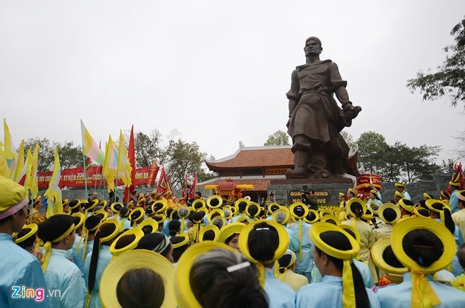 6. Lễ hội Gò Đống Đa. Hội Gò Đống Đa diễn ra hàng năm vào ngày mùng 5 Tết Nguyên Đán tại Gò Đống Đa, Phường Quang Trung, Quận Đống Đa, Hà Nội. Đây là lễ hội chiến thắng, được tổ chức để tưởng nhớ tới công tích lẫy lừng của vua Quang Trung - người anh hùng trong lịch sử chống giặc ngoại xâm của dân tộc. 