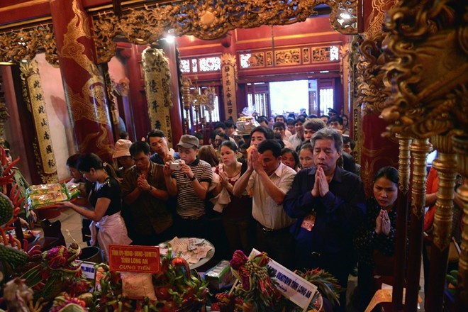 9. Giỗ Tổ Hùng Vương. Lễ hội sẽ được tổ chức trong 6 ngày, từ ngày 23 đến 28/4/2015 (ngày 5 đến 10/3 năm Ất Mùi) tại Khu di tích lịch sử Đền Hùng, TP Việt Trì, tỉnh Phú Thọ. Đây là quốc lễ, tưởng nhớ và tỏ lòng biết ơn công lao lập nước của các vua Hùng, những vị vua đầu tiên của dân tộc, và người lao động được nghỉ làm. Phần lễ trong ngày hội chính gồm 2 phần là: lễ rước kiệu vua và lễ dâng hương. Phần hội có nhiều trò chơi dân gian đặc sắc. Đó là những cuộc thi hát xoan (tức hát ghẹo), thi đấu vật, thi kéo co, thi bơi...