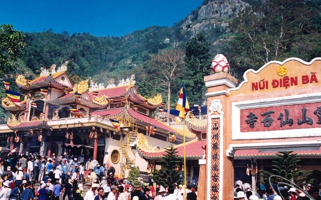 11. Lễ hội núi Bà Đen. Ảnh phunuonline.