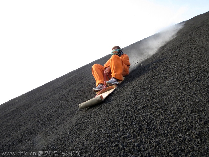 Họ trượt từ độ cao 726m xuống với tốc độ 60 dặm/giờ, cả hành trình chỉ kéo dài trong 20 giây.