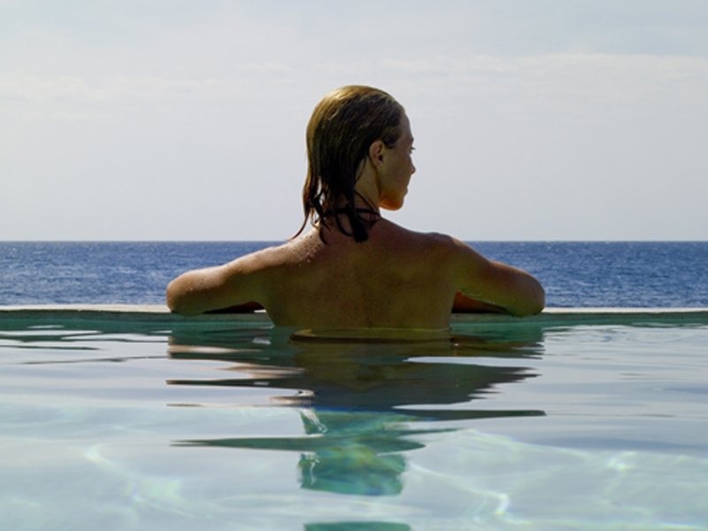 Cùng ngắm cảnh hoàng hôn tuyệt đẹp tại hồ bơi khách sạn Tensing Pen, Jamaica.