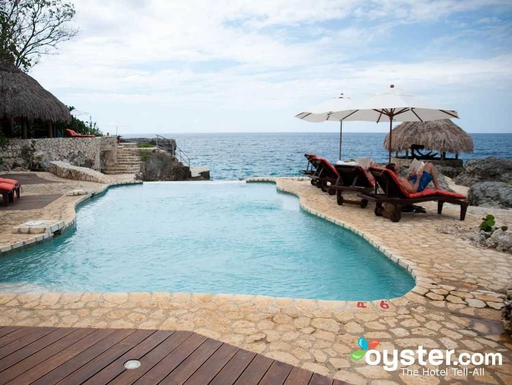 Thực tế:  Ảnh thực tế đã cho thấy đây không đúng nghĩa là một hồ bơi.