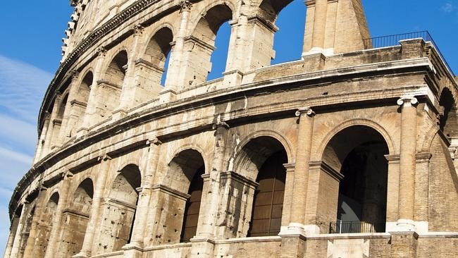 Bi bat vi khac ten len dau truong La Ma hinh anh